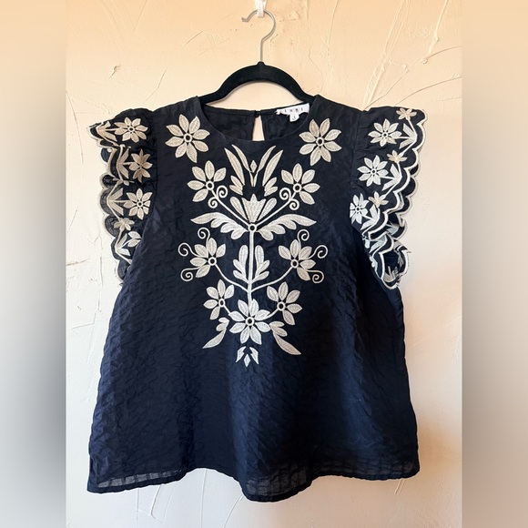 THML Tops - THML Black top with Unique off white Embroidery small EUC boho casual